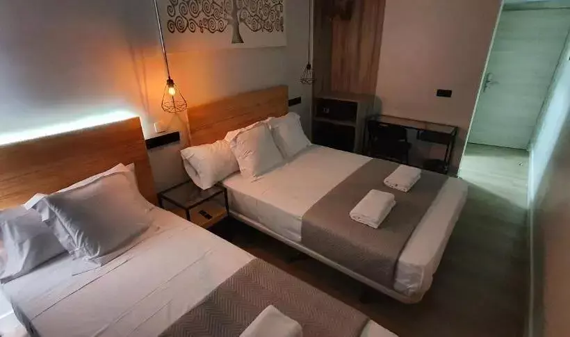 مسافرخانه Ch Lemon Rooms  Madrid
