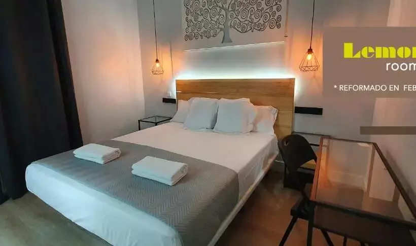 مسافرخانه Ch Lemon Rooms  Madrid