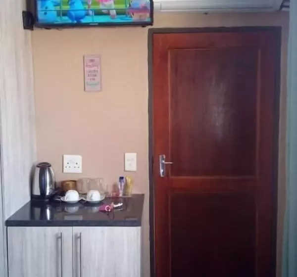پانسیون Hulela Guest House