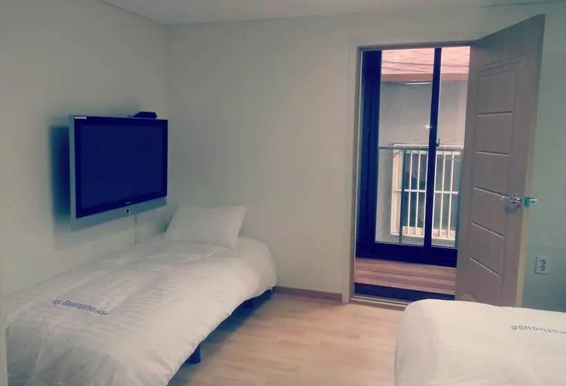 پانسیون Iu Guesthouse