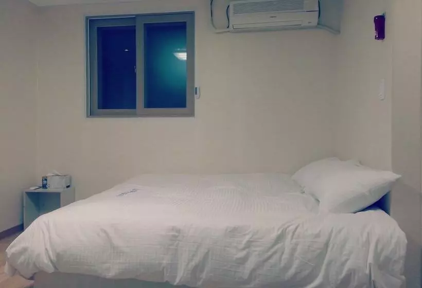 پانسیون Iu Guesthouse