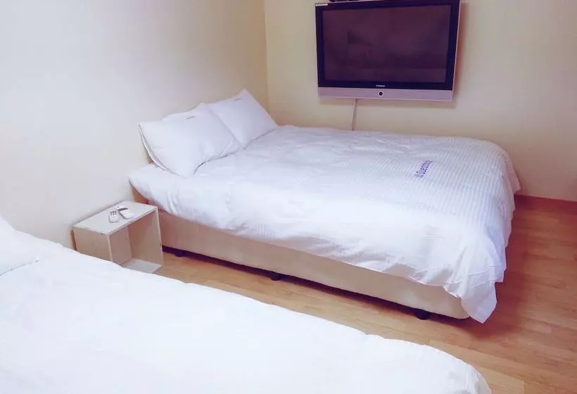 پانسیون Iu Guesthouse