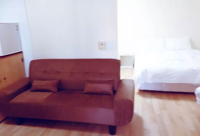 پانسیون Iu Guesthouse