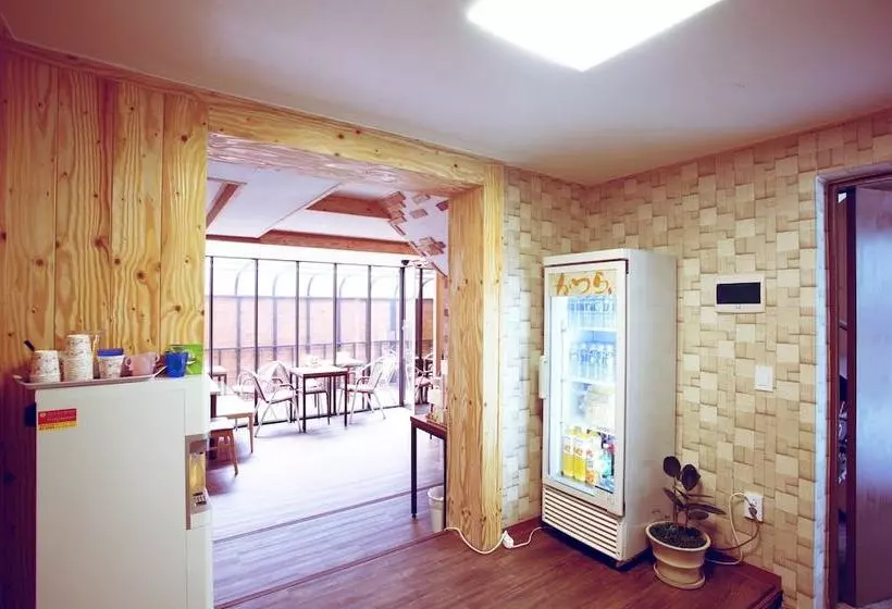 پانسیون Iu Guesthouse