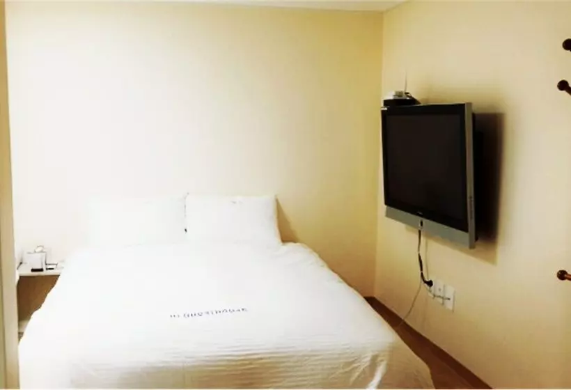 پانسیون Iu Guesthouse