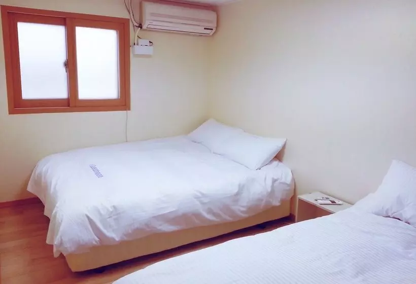 پانسیون Iu Guesthouse