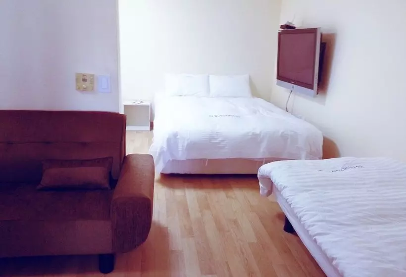 پانسیون Iu Guesthouse