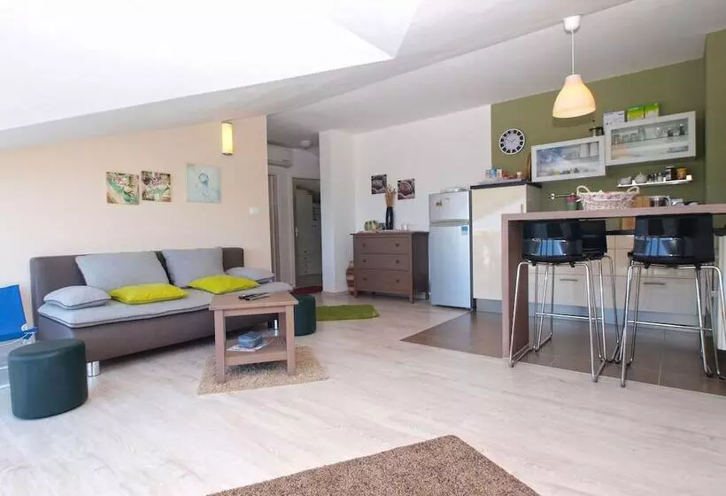 Apartment 1418