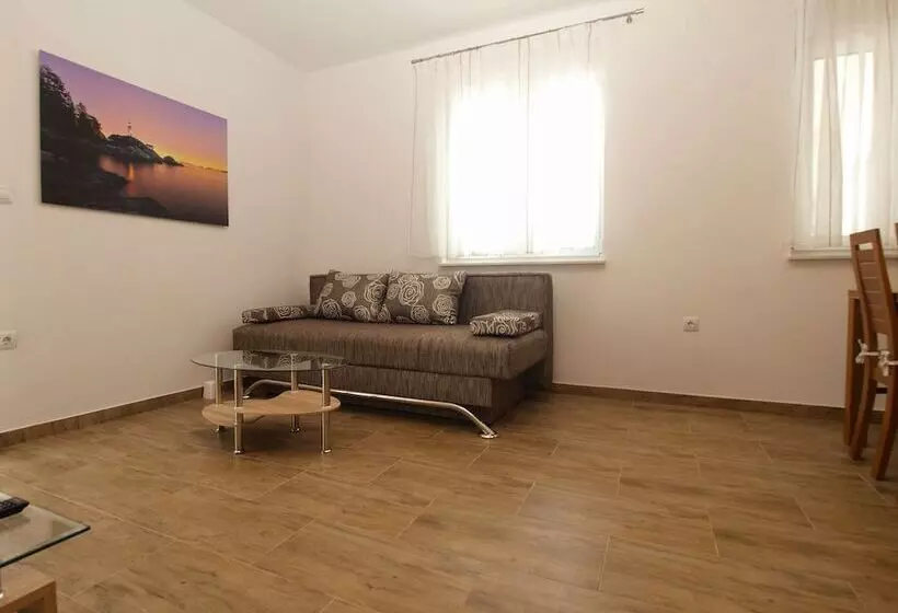 Apartment 1670