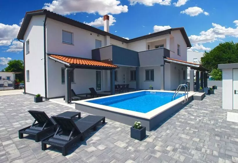 Apartment 1670