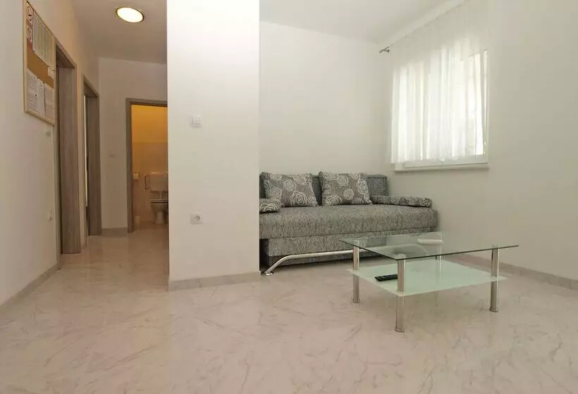 Apartment 1670