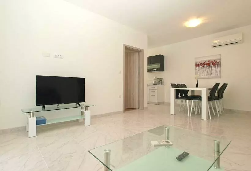 Apartment 1670