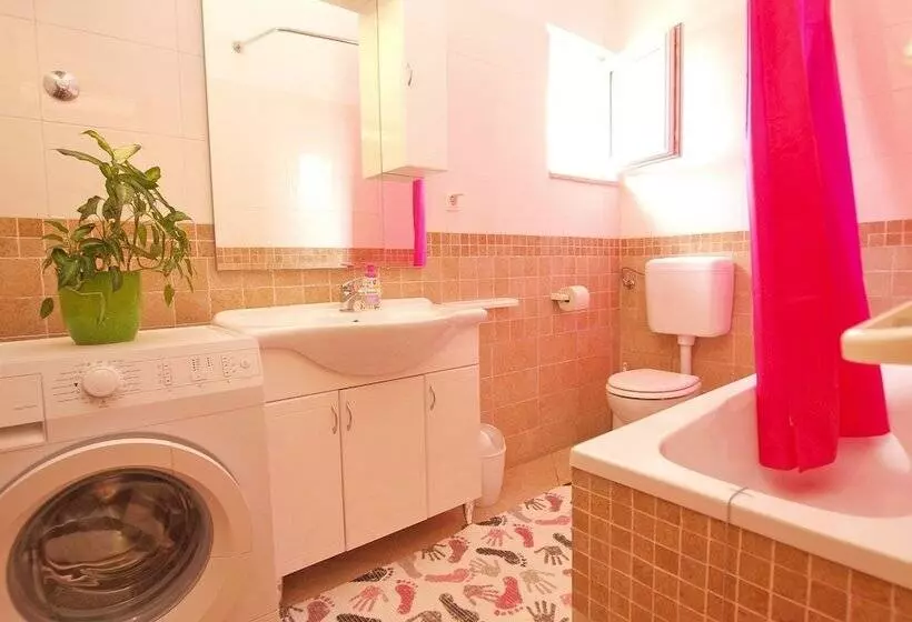 Apartment With 4 Bedrooms 446