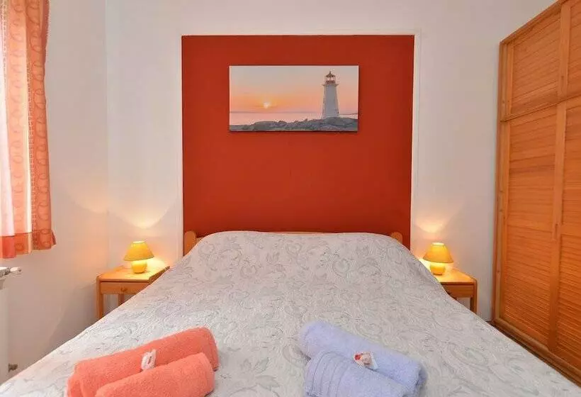 Apartment 739