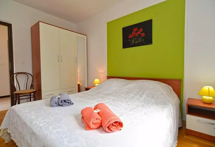 Apartment 739