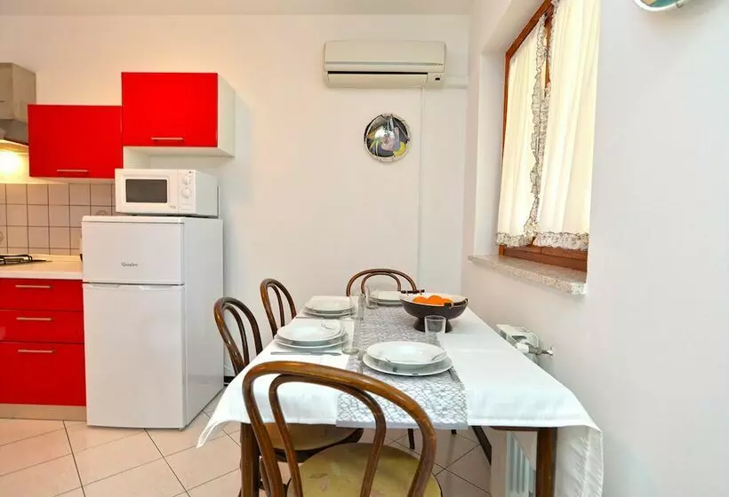 Apartment 739