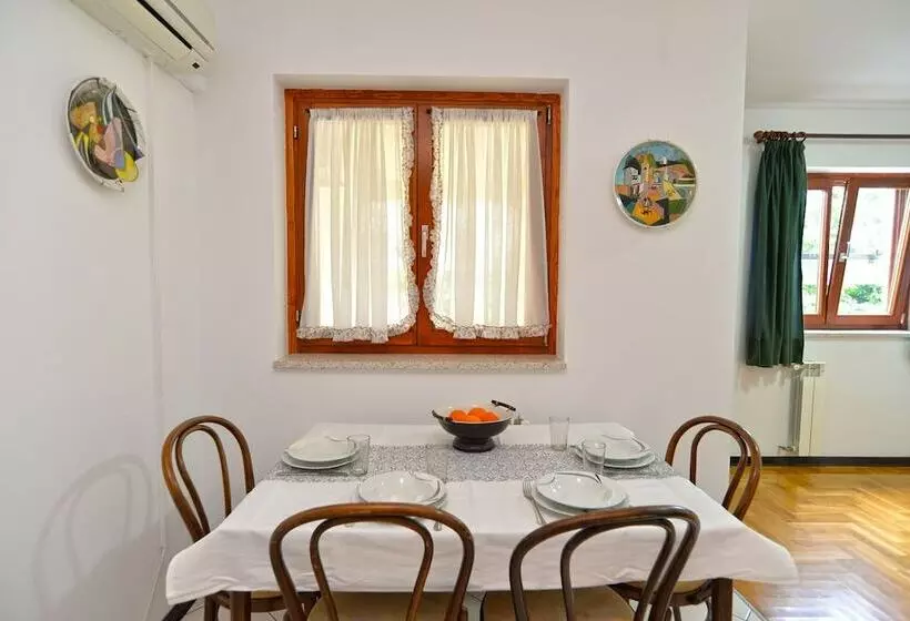 Apartment 739