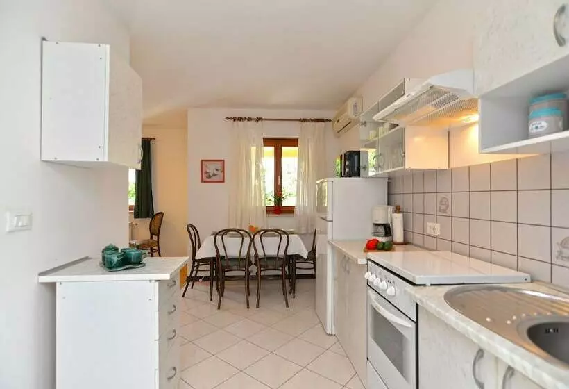 Apartment 739