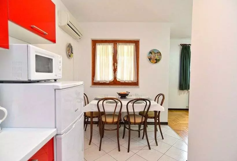 Apartment 739