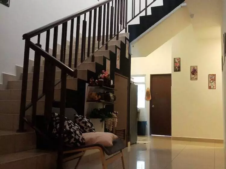 ペンション Gosh Desaru Bed Space