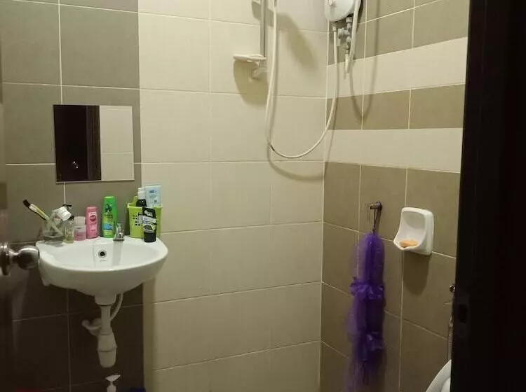 ペンション Gosh Desaru Bed Space