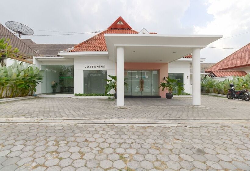 فندق Reddoorz Plus @ Demangan Gejayan