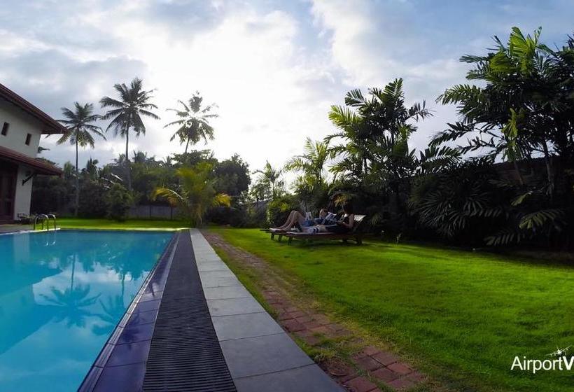 بنسيون Airport Villa