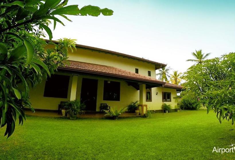 بنسيون Airport Villa