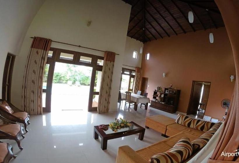 بنسيون Airport Villa