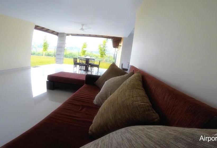 بنسيون Airport Villa