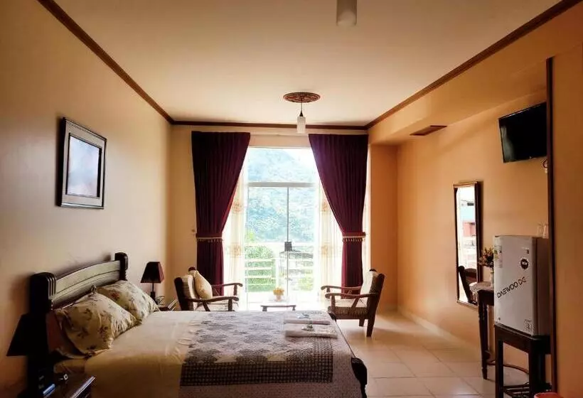 پانسیون Hostal Kurmi   Coroico