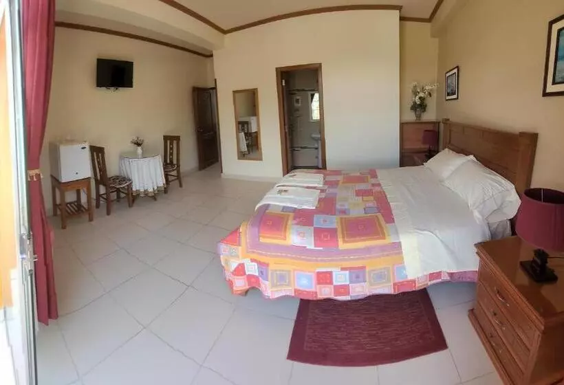 پانسیون Hostal Kurmi   Coroico