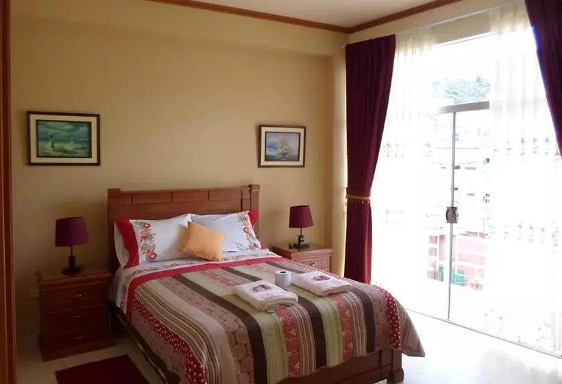 پانسیون Hostal Kurmi   Coroico