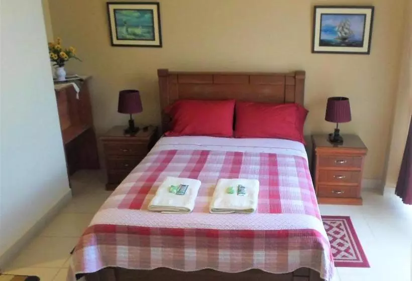 پانسیون Hostal Kurmi   Coroico