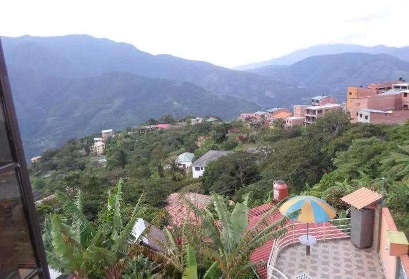 پانسیون Hostal Kurmi   Coroico