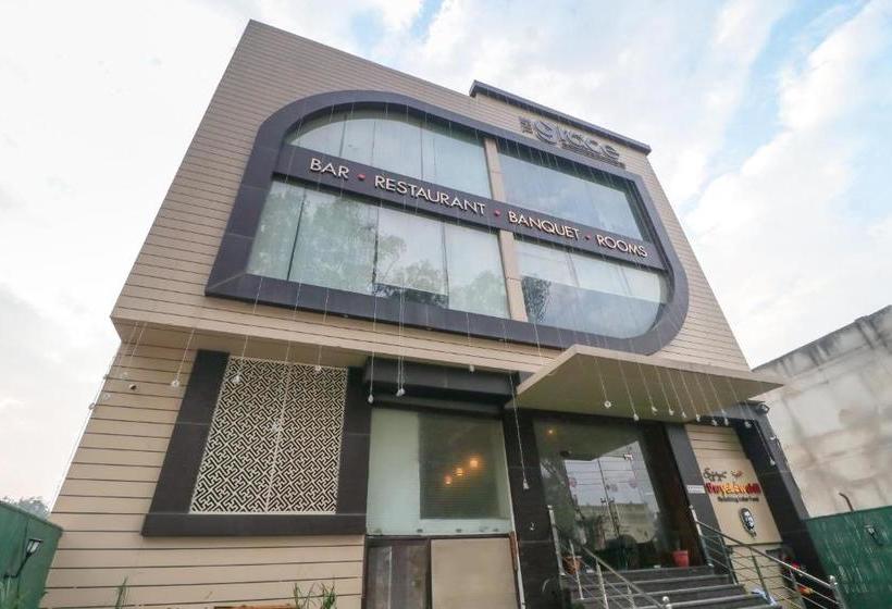 هتل Townhouse 765 The Grace