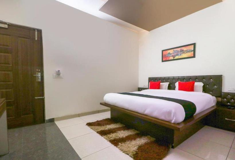 هتل Townhouse 765 The Grace