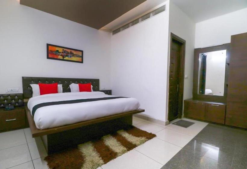 هتل Townhouse 765 The Grace