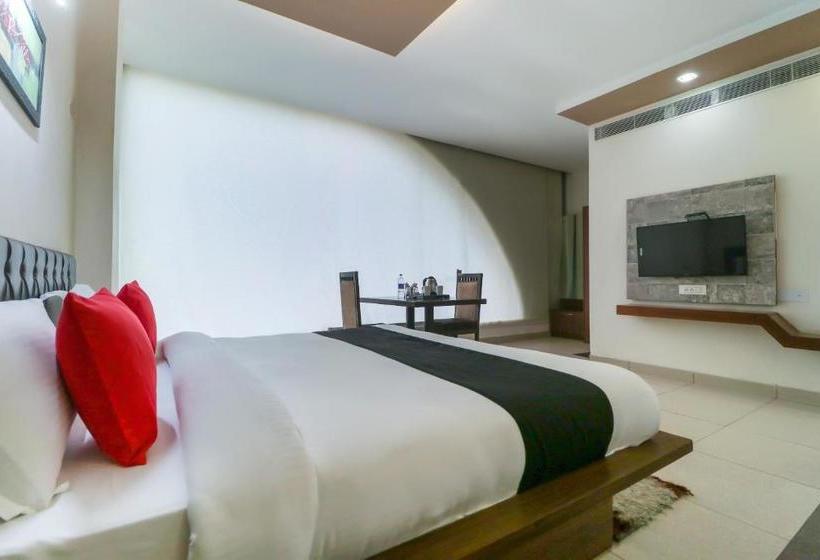 هتل Townhouse 765 The Grace