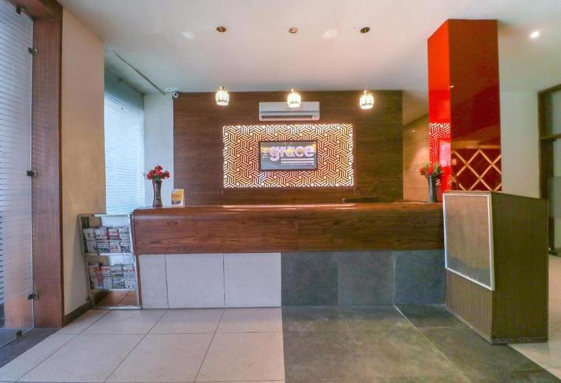 هتل Townhouse 765 The Grace