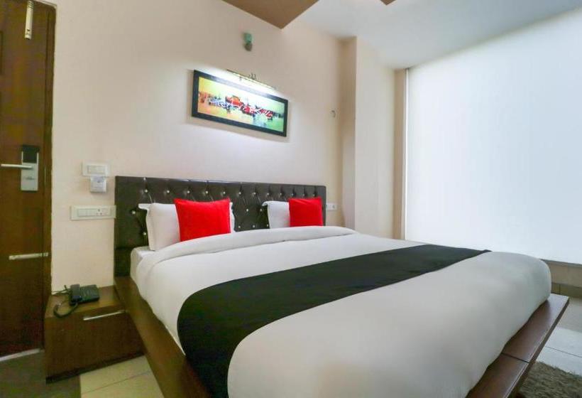 هتل Townhouse 765 The Grace