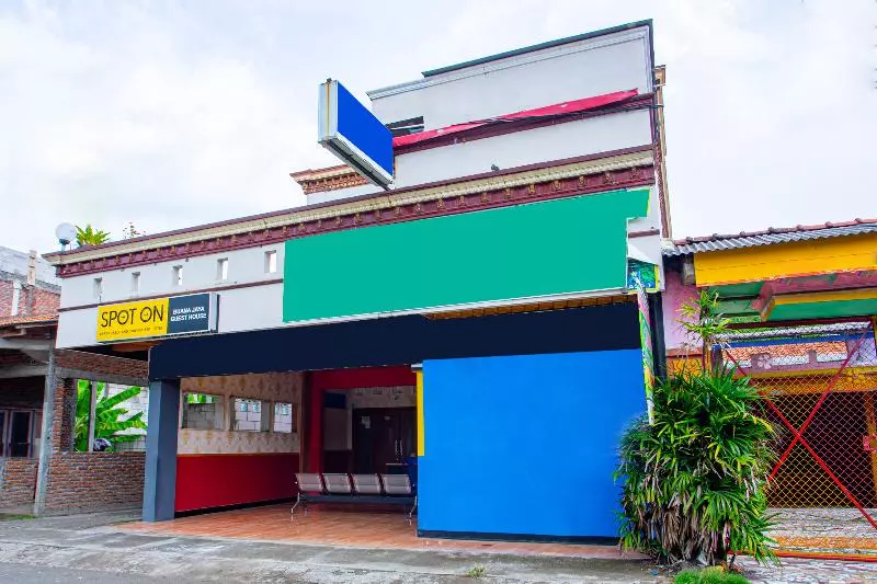 هتل Spot On 2473 Buana Jaya Guest House