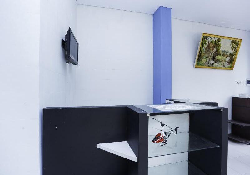 Reddoorz Plus Syariah At Lotus Hotel Bojonegoro