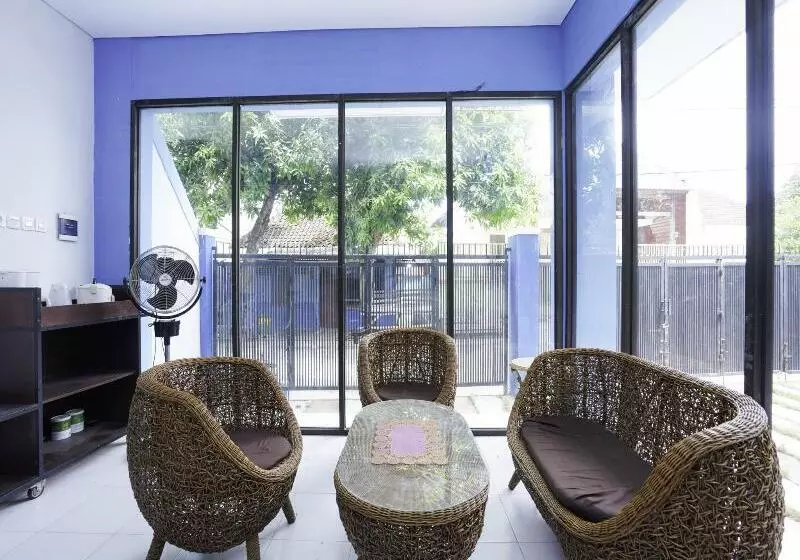 Reddoorz Plus Syariah At Lotus Hotel Bojonegoro