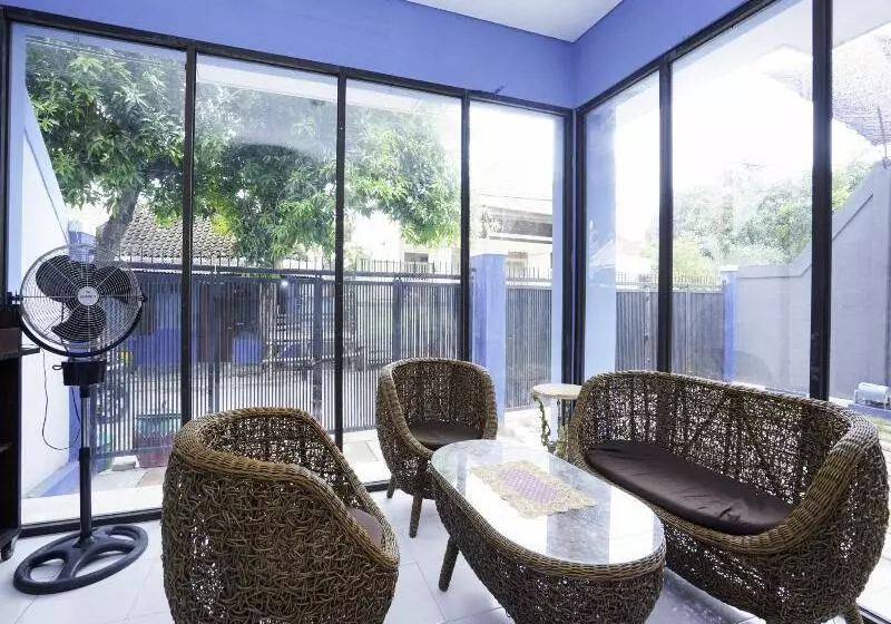 Reddoorz Plus Syariah At Lotus Hotel Bojonegoro