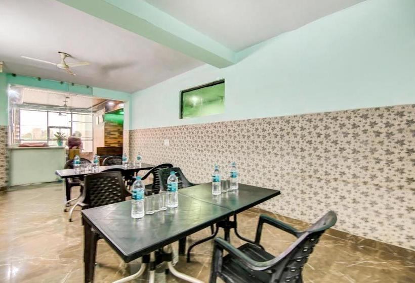 ホテル Shri Drona   Couple Friendly Rooms