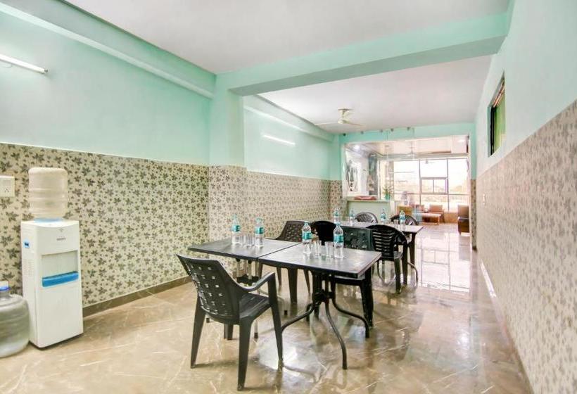 ホテル Shri Drona   Couple Friendly Rooms