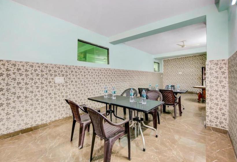 ホテル Shri Drona   Couple Friendly Rooms