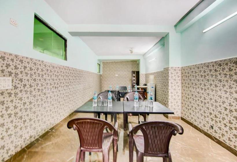 ホテル Shri Drona   Couple Friendly Rooms