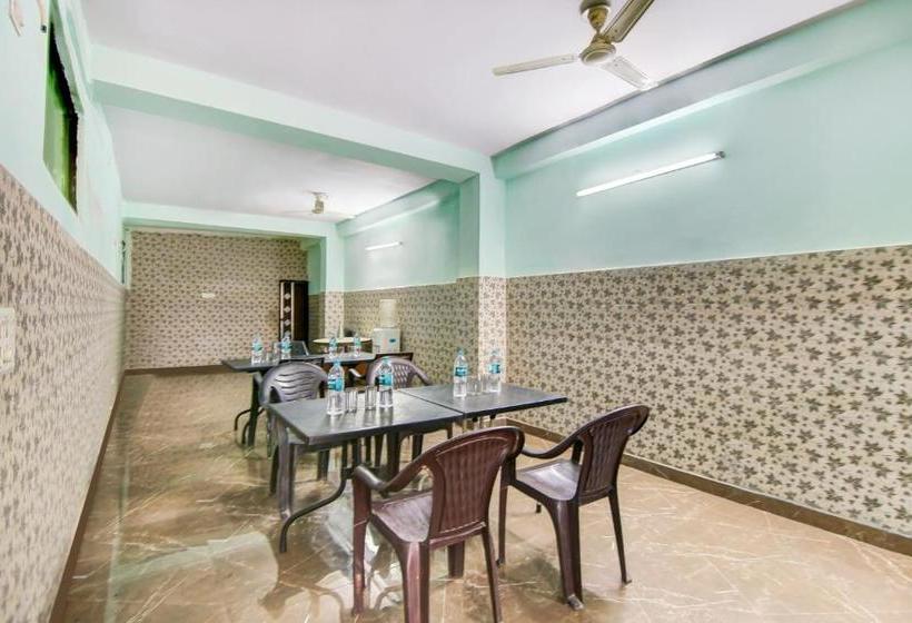 ホテル Shri Drona   Couple Friendly Rooms